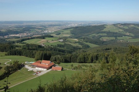 Blick zum Stadelböck und auf die Rudolfshöhe (Ausblickspunkt gleich nach der Stockerhütte)