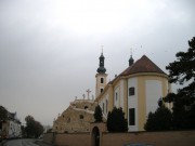 Die Maria Lanzendorfer Kirche einmal von der Friedhofsseite
