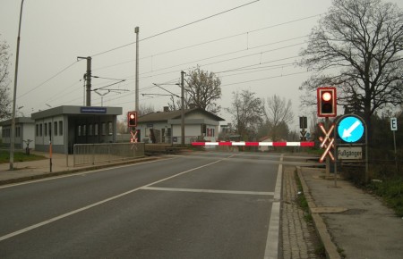 Kurz vor diesem Bahnschranken in Lanzendorf fuhr ich links eine Schotterstraße Richtung Kledering
