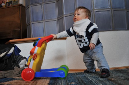 Lilienfeld, 25.12.: Mein kleiner Neffe Felix (10 Monate) ist schon mobil