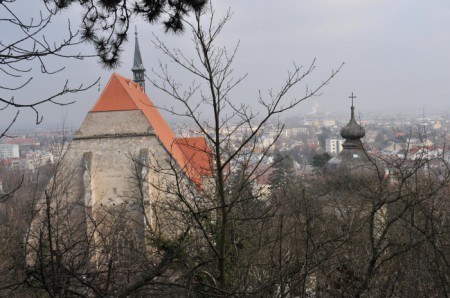 Die Mödlinger Kirche und den Karner sahen wir von hinten