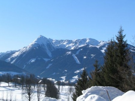 Blick zum Schigebiet Reiteralm und zur Steirischen Kalkspitze (Schladminger Tauern).