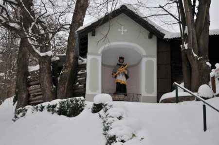 Eine Kapelle am Weg hinauf zur Kirche