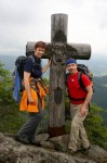 Günter und ich beim Kreuz mit dem "Gesicht des Herrgotts"