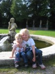 Marlies & Marlen im Schlosspark