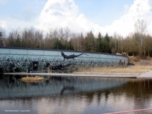 das Gebäude passt wunderbar in die Landschaft